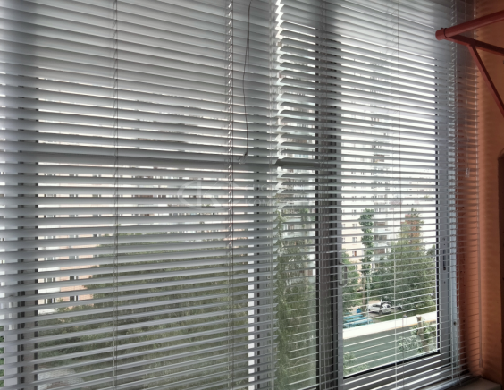 Горизонтальные алюминиевые жалюзи